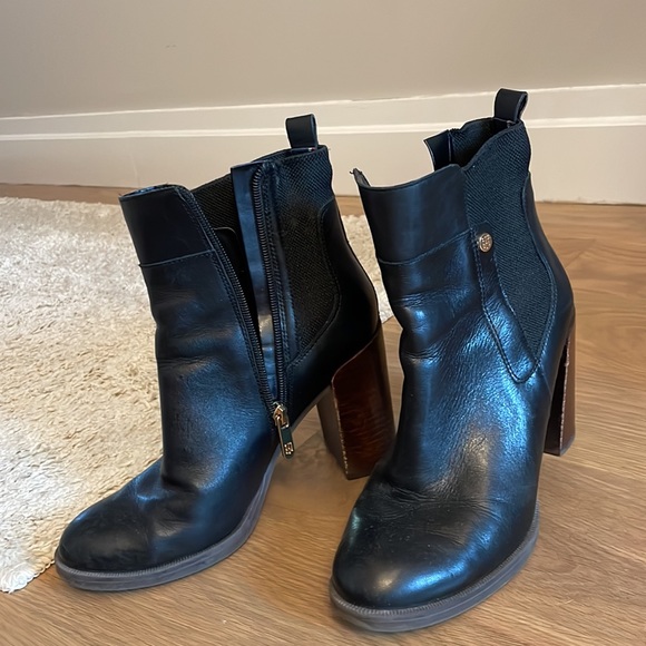Tommy Hilfiger leather boots - Picture 2 of 4
